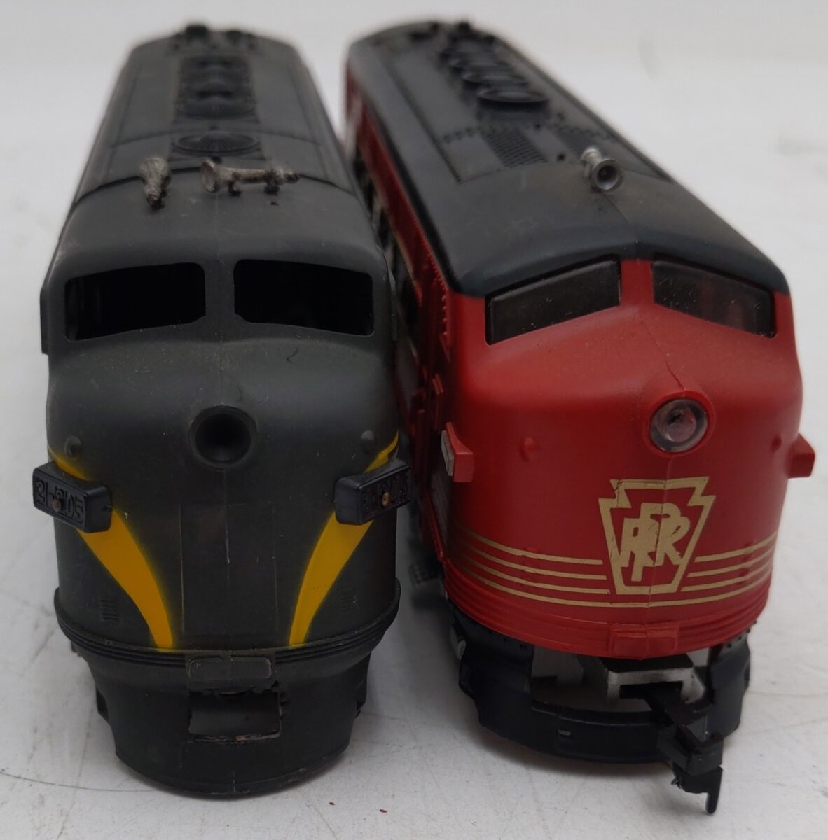 Athearn HO Pennsylvania Railroad Diesel Locomotives: #8506 & #6811 [2] EX