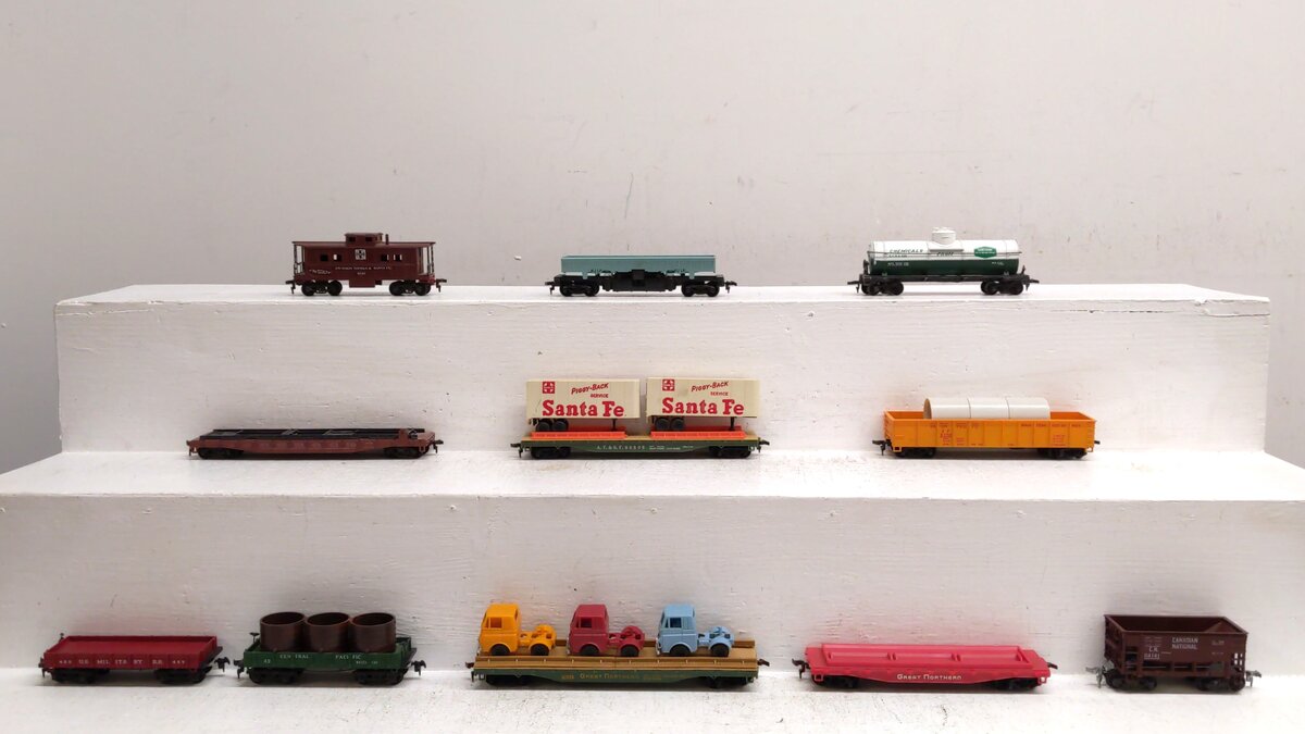 Generic HO Scale Assorted Freight Cars w/Loads [11] EX