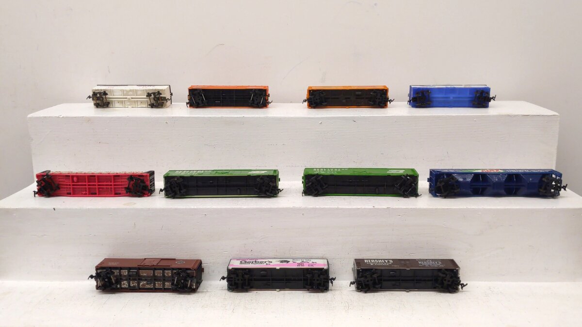 HO Scale Assorted Freight Cars [11] VG