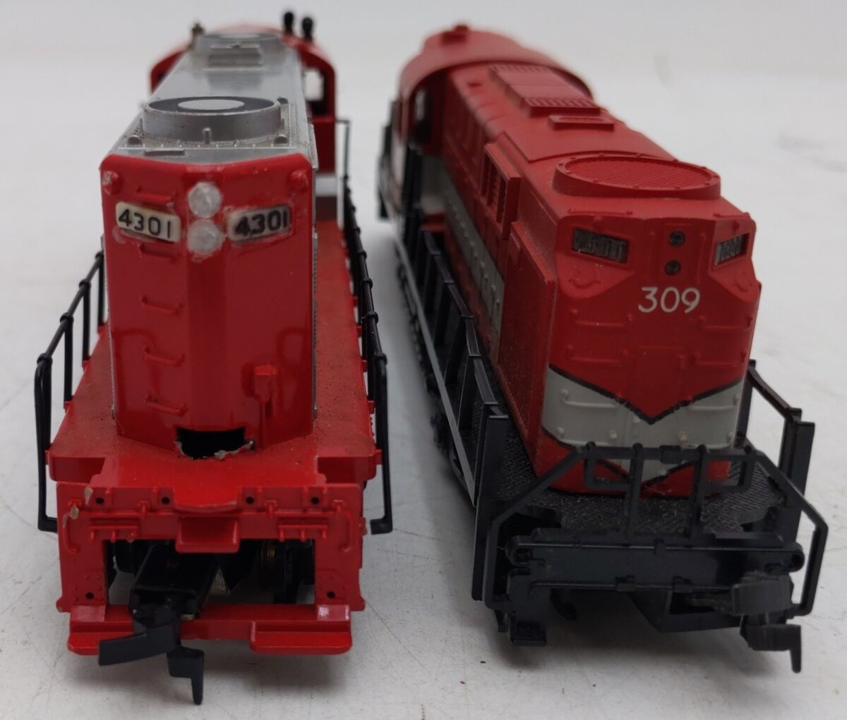 AHM & Tyco HO Scale Diesel Locomotives: #5628, & 309 [2] VG