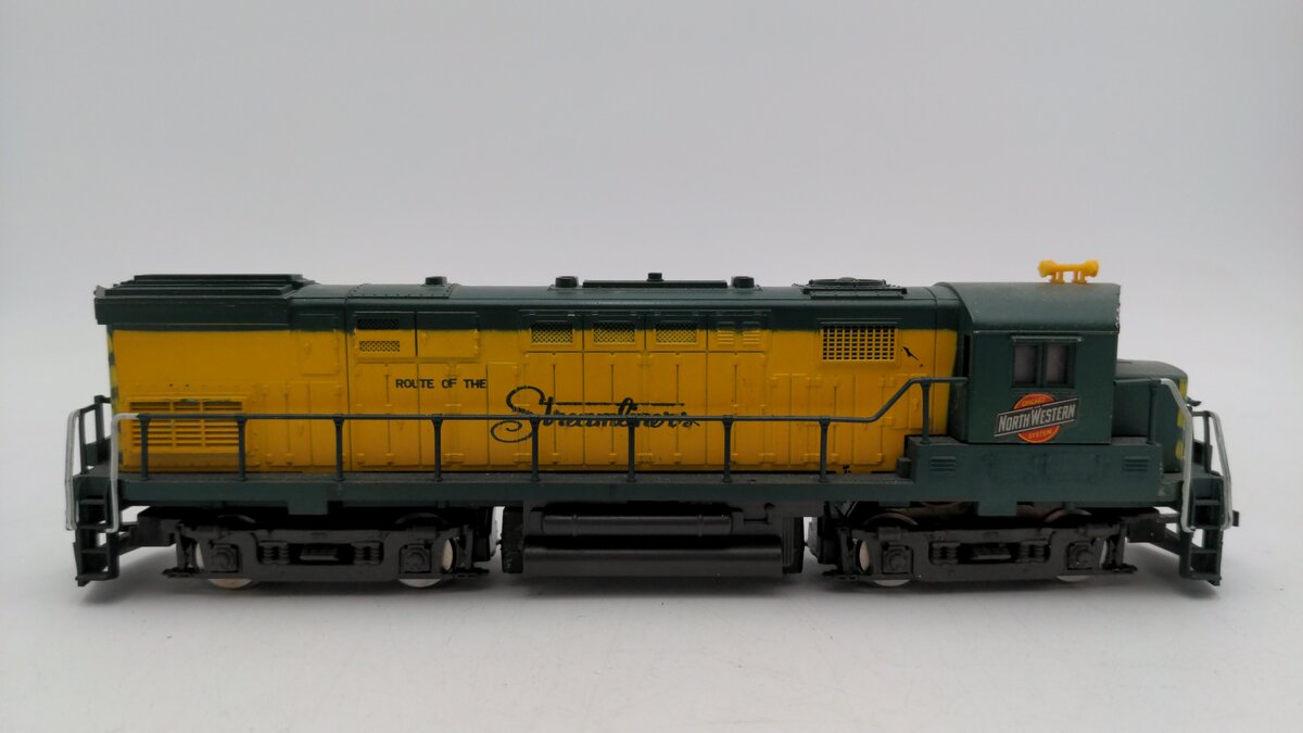 AHM 5015C HO Scale Chicago & North Western "400" Alco Century Diesel Locomotive VG