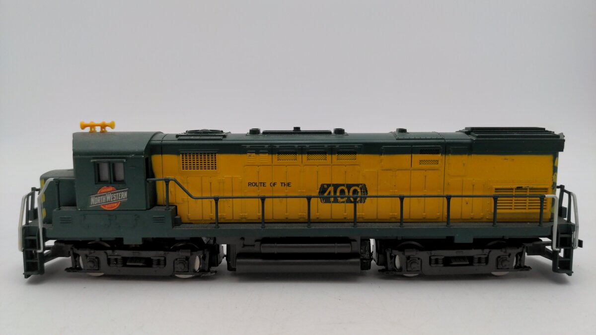 AHM 5015C HO Scale Chicago & North Western "400" Alco Century Diesel Locomotive VG