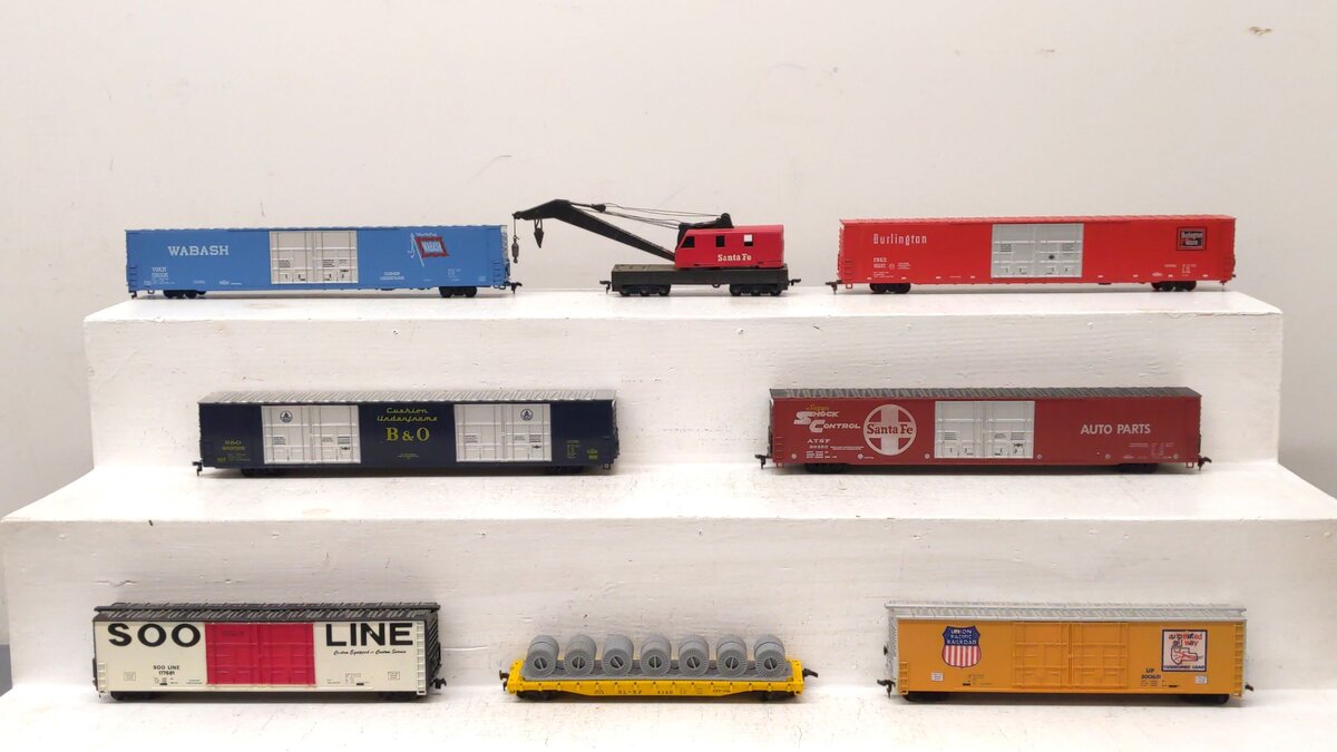 Generic HO Scale Assorted Freight Cars [8] EX