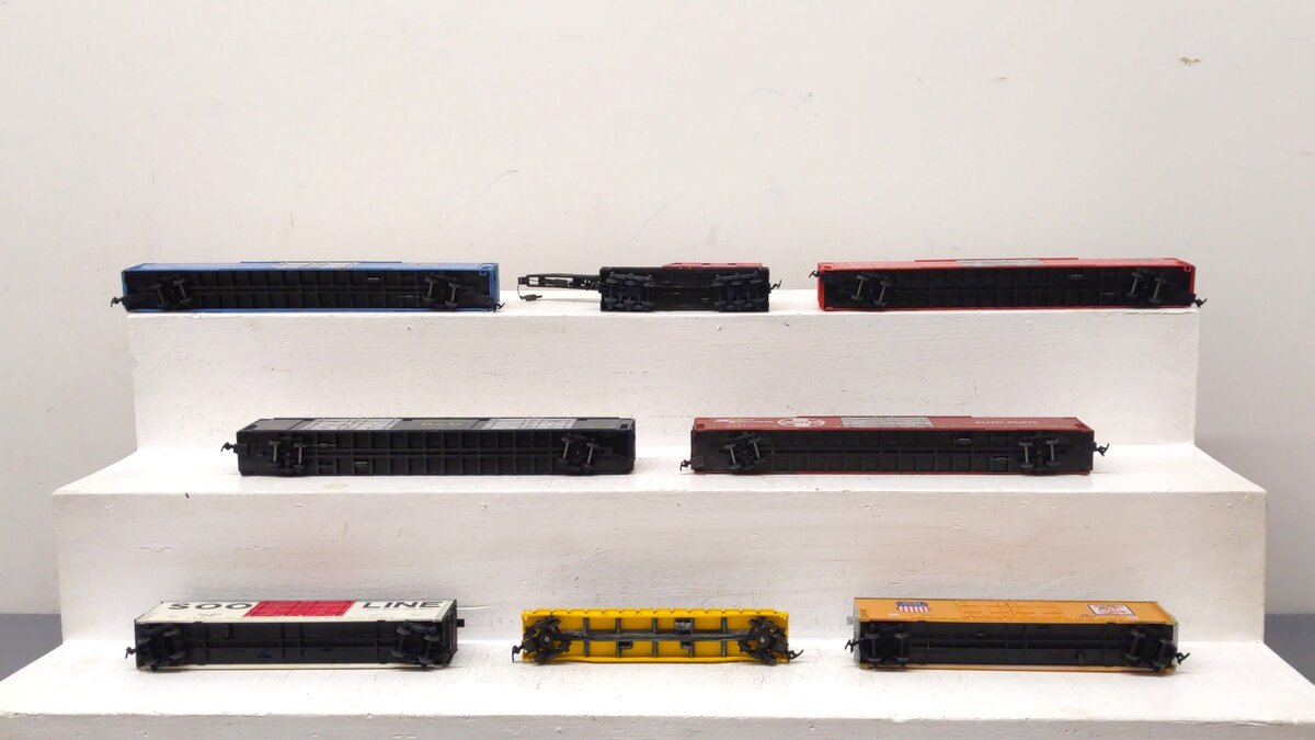 Generic HO Scale Assorted Freight Cars [8] EX