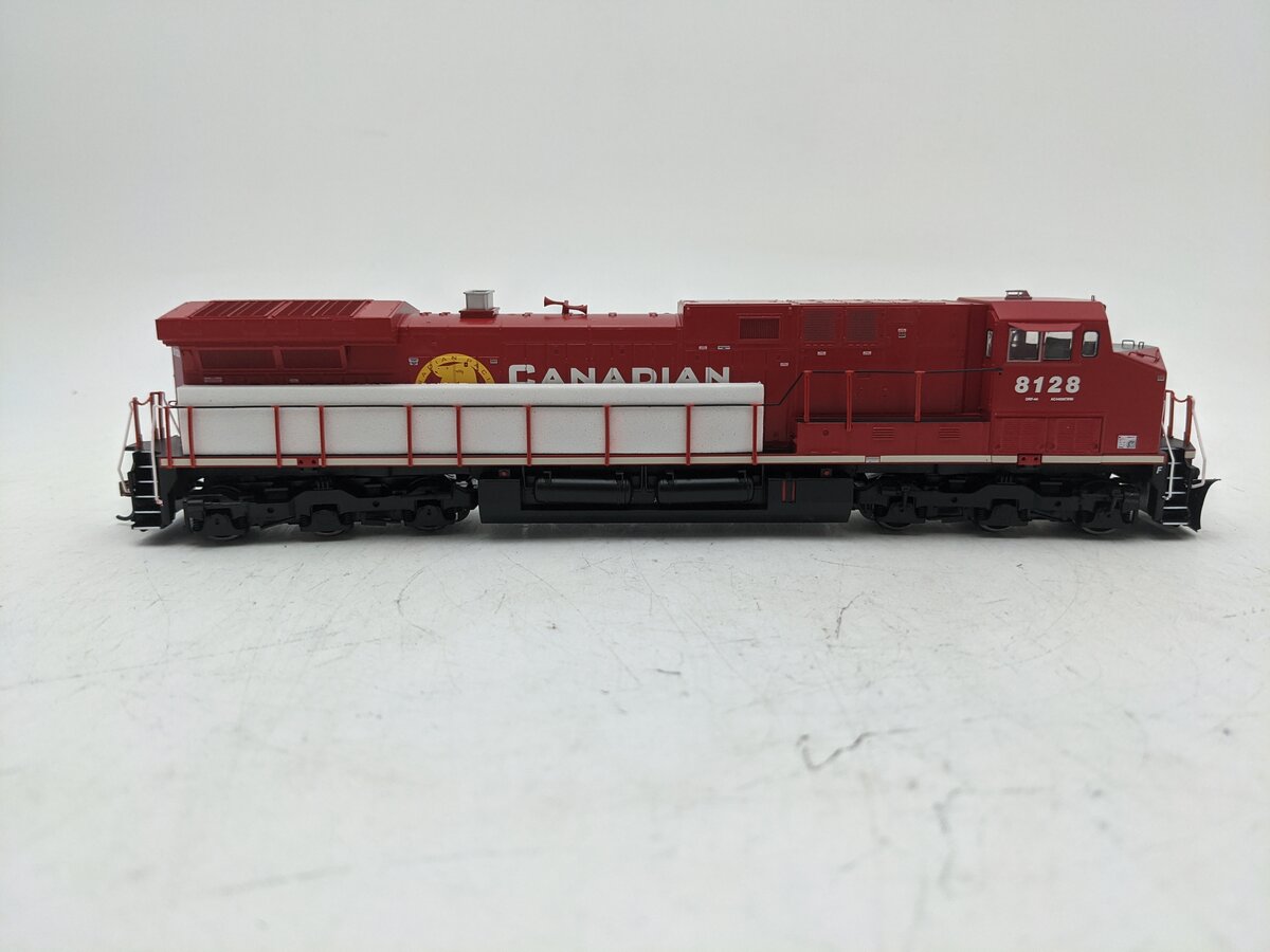 Roundhouse RND97268 HO Scale Canadian Pacific AC4400CW Diesel Engine #8128 EX/Box