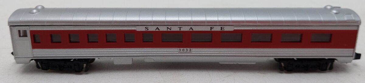 Model Power 3032 Santa Fe 75' Stearmline Coach Passenger Car