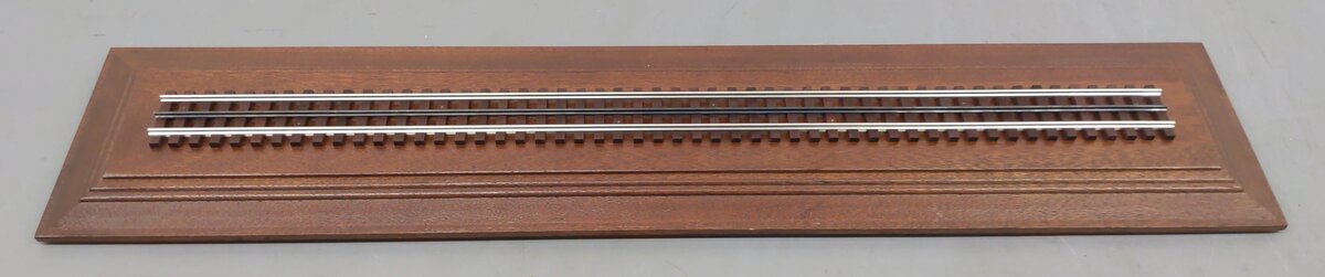 O Gauge 38" Wooden Display Base w/ Center 32" Track Piece LN