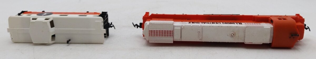 Tyco 250B HO Scale Illinois Central Diesel Locomotive with matching caboose EX/Box