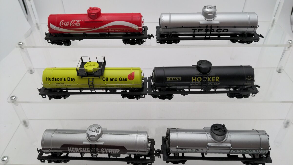 Tyco, Bachmann & Varney HO Scale Assorted Single Dome Tank Cars: 8914, 6305 [6] VG