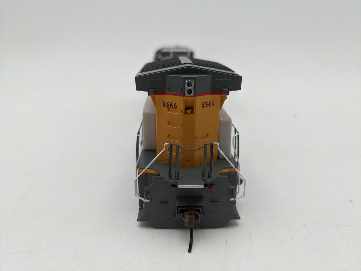 Roundhouse 77714 HO Union Pacific/Flag Repaint AC4400CW Diesel Locomotive #6566