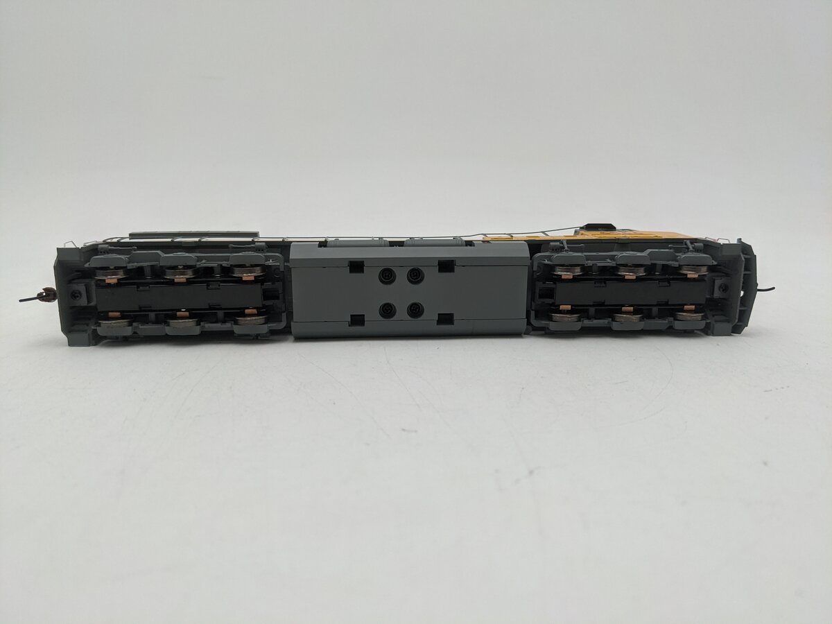 Roundhouse 77714 HO Union Pacific/Flag Repaint AC4400CW Diesel Locomotive #6566