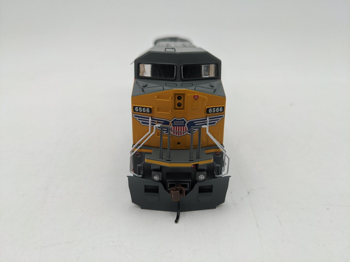 Roundhouse 77714 HO Union Pacific/Flag Repaint AC4400CW Diesel Locomotive #6566