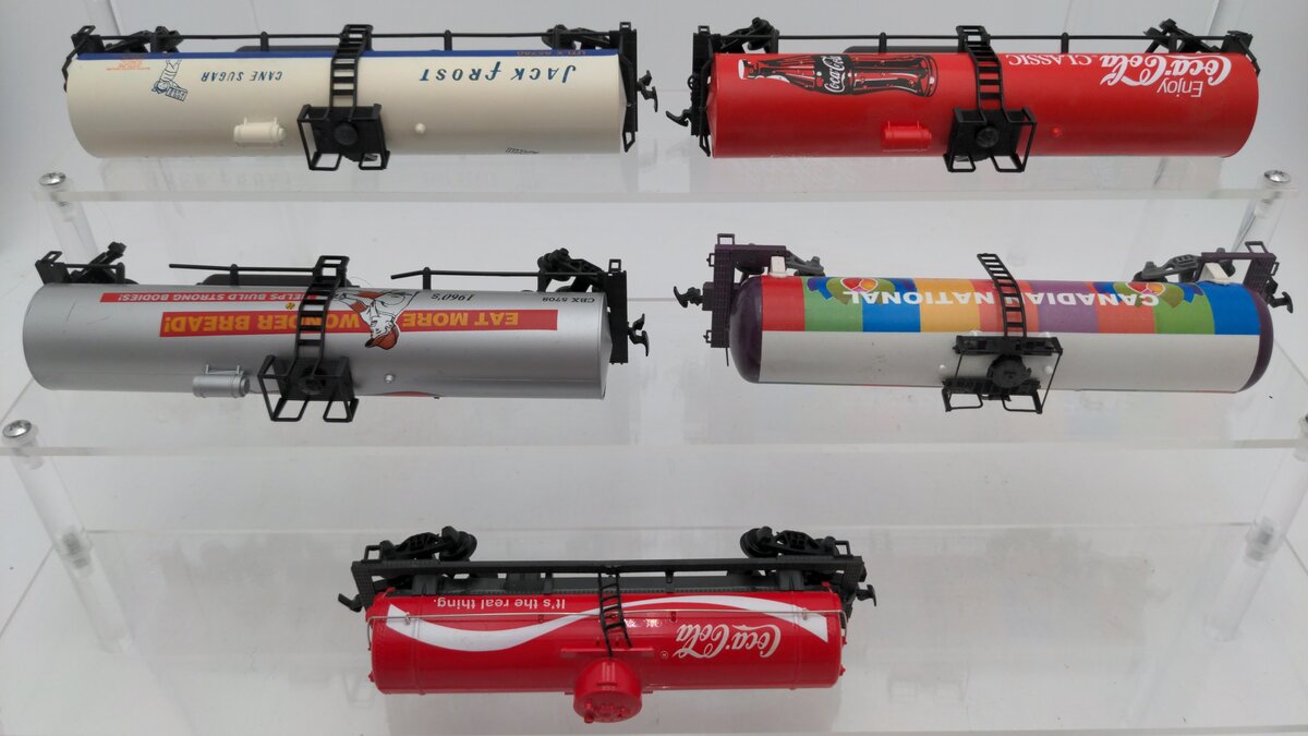 Tyco, AHM, & Other HO Scale Assorted Tank Cars: 835470, 85780, 5708 [5] VG
