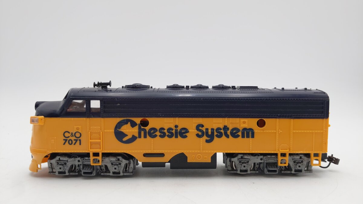 Bachmann 7071 Chessie System Diesel Loco. VG