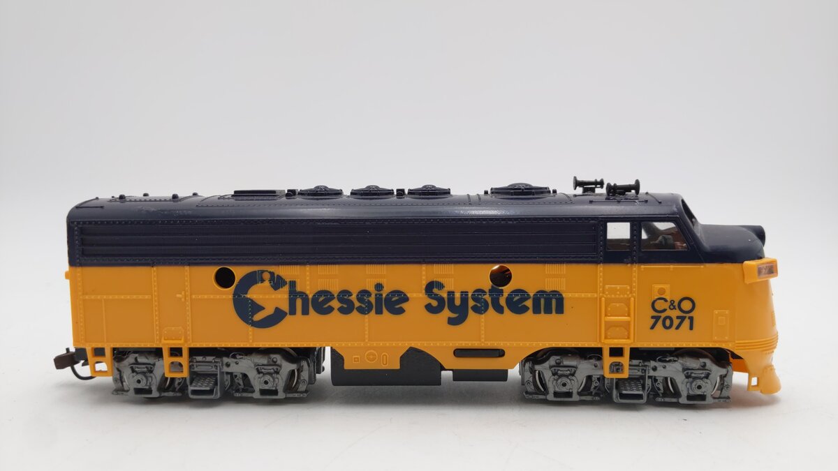Bachmann 7071 Chessie System Diesel Loco. VG