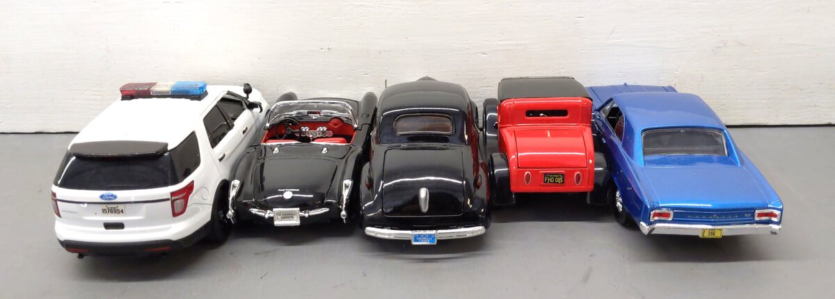 Maisto & Other 1:24 Assorted Die-Cast Cars [5] EX