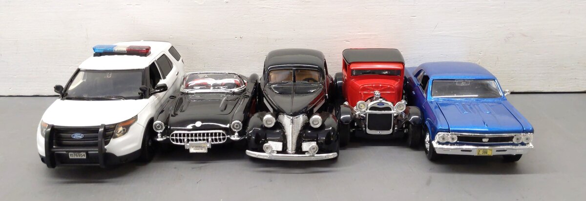 Maisto & Other 1:24 Assorted Die-Cast Cars [5] EX
