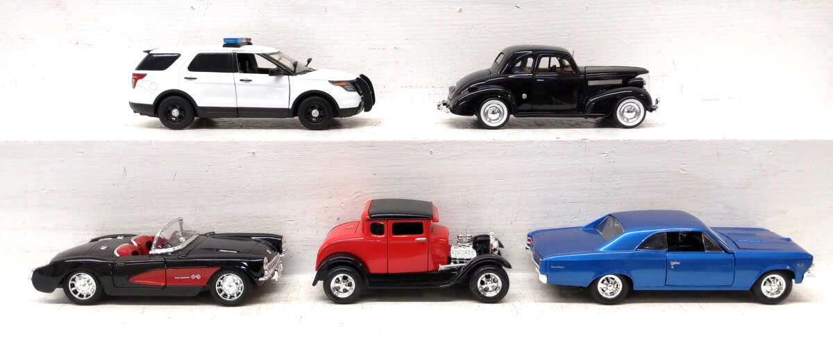 Maisto & Other 1:24 Assorted Die-Cast Cars [5] EX