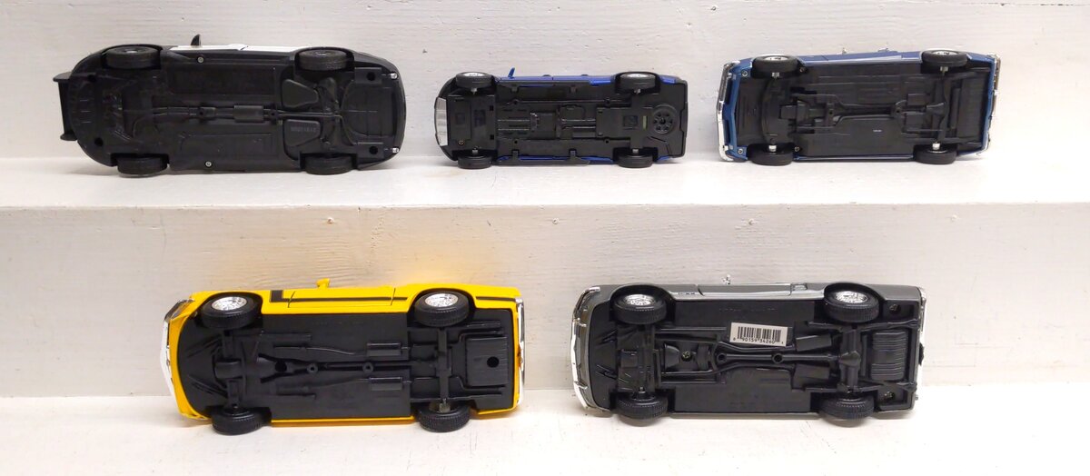 Maisto & Other 1:24 Assorted Die-Cast Cars [5] EX