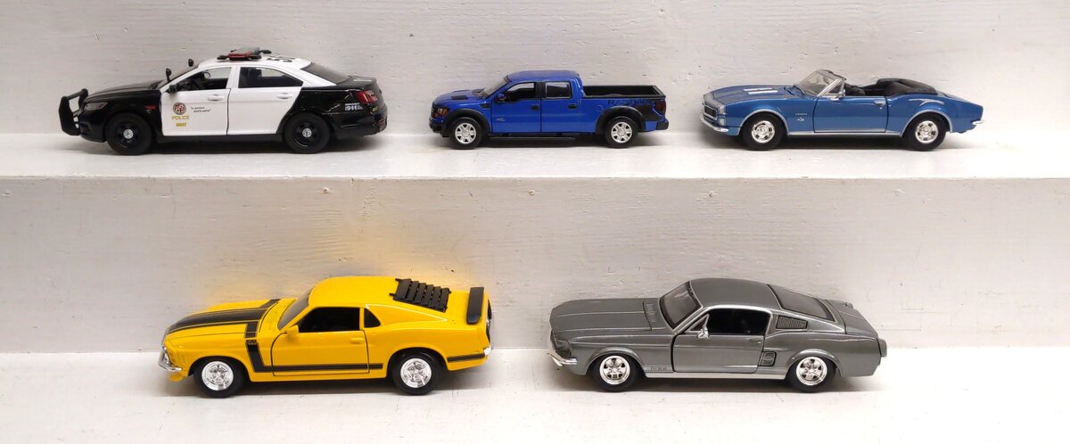 Maisto & Other 1:24 Assorted Die-Cast Cars [5] EX