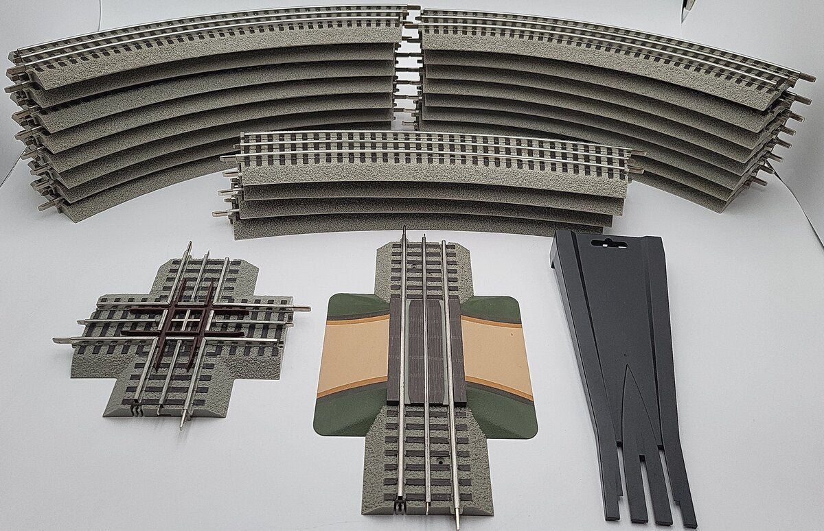 Lionel O Gauge FasTrack Assortment: #12039, 12036, 12019, 12015, 12041 [23] EX