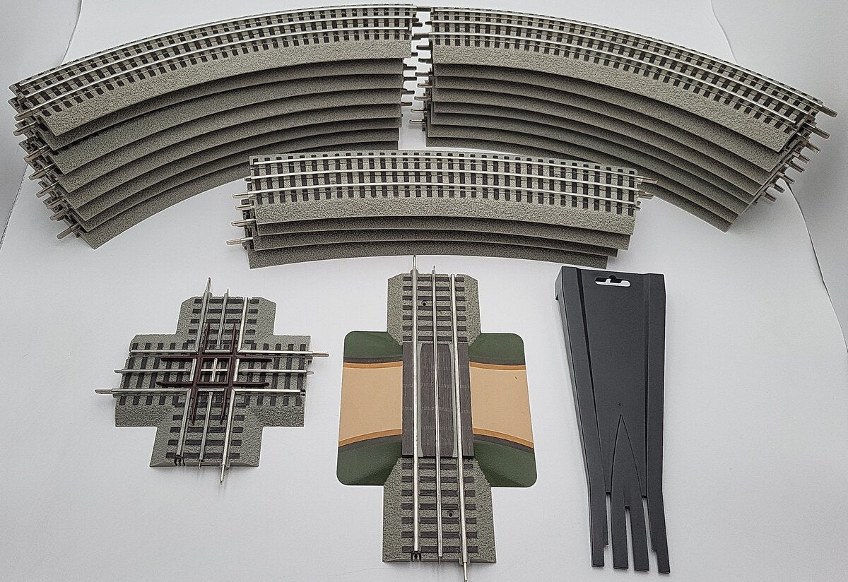 Lionel O Gauge FasTrack Assortment: #12039, 12036, 12019, 12015, 12041 [23] EX
