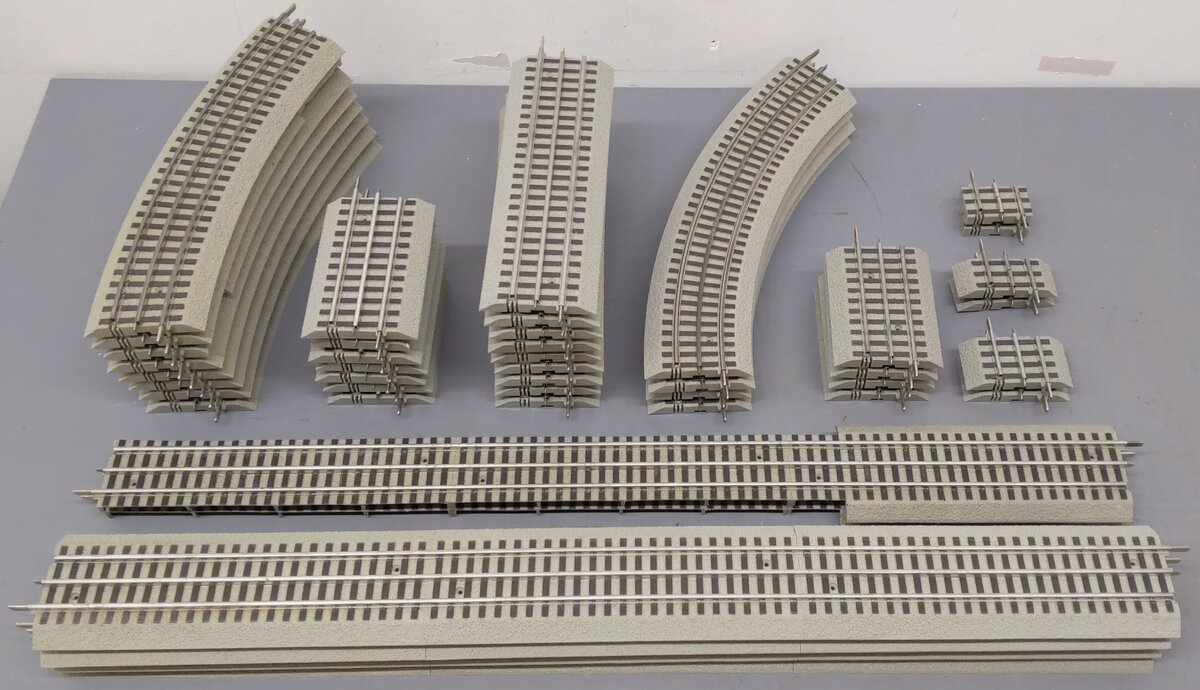 Lionel O Gauge FasTrack Assortment:#120..42, 15, 43, 24, 25, 14, 26, 73, 74 [44] EX