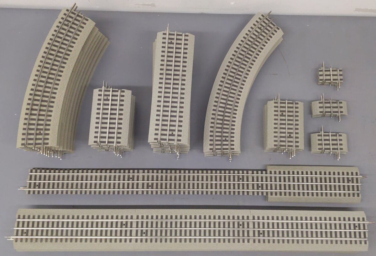Lionel O Gauge FasTrack Assortment:#120..42, 15, 43, 24, 25, 14, 26, 73, 74 [44] EX