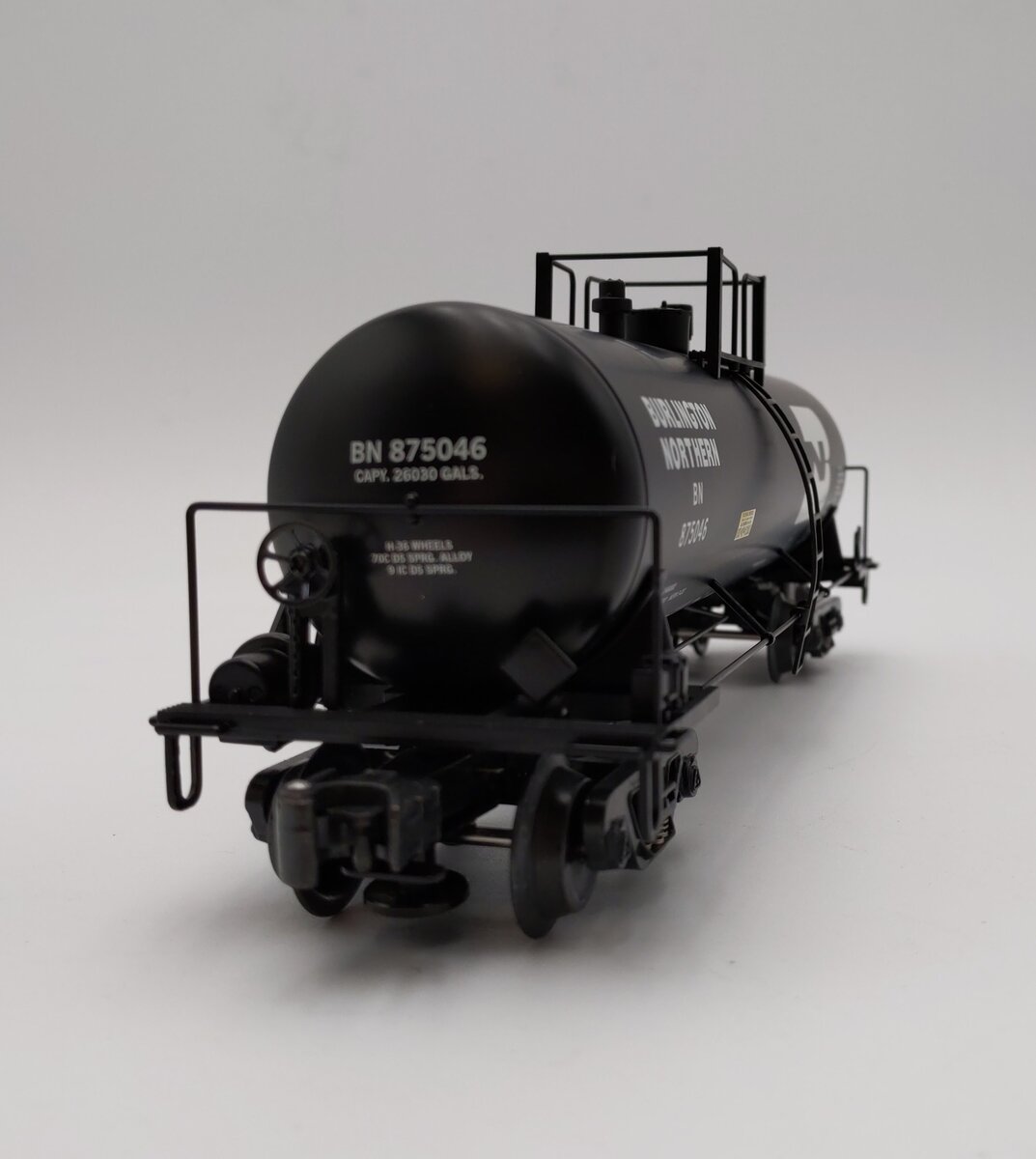 K-Line K-90014 O Gauge Burlington Northern Unibody Single Dome Tank Car #875046 NIB