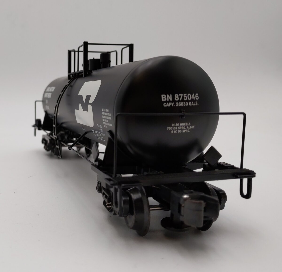 K-Line K-90014 O Gauge Burlington Northern Unibody Single Dome Tank Car #875046 NIB