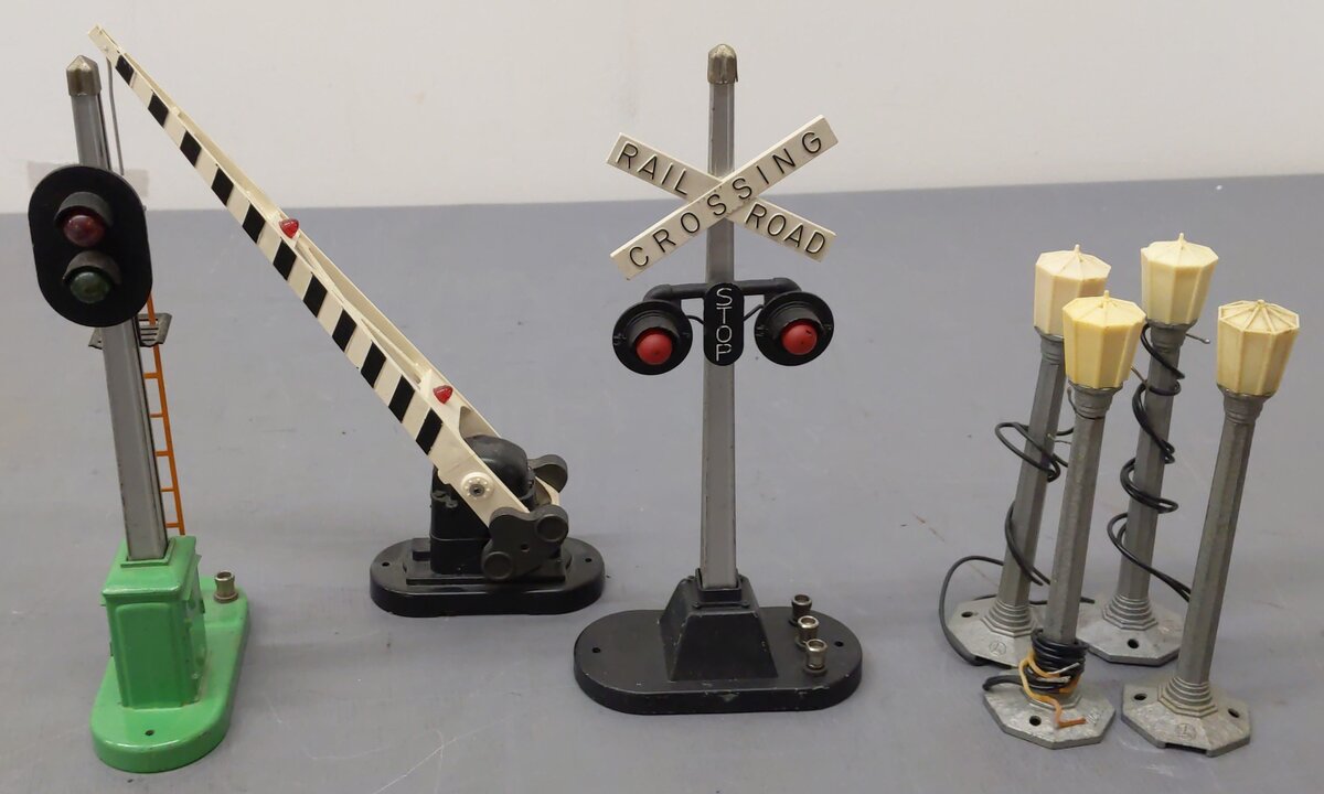 Lionel Vintage O Gauge Accessories: #151, 494, 252, 445, 154, 71, & 145 [7] VG