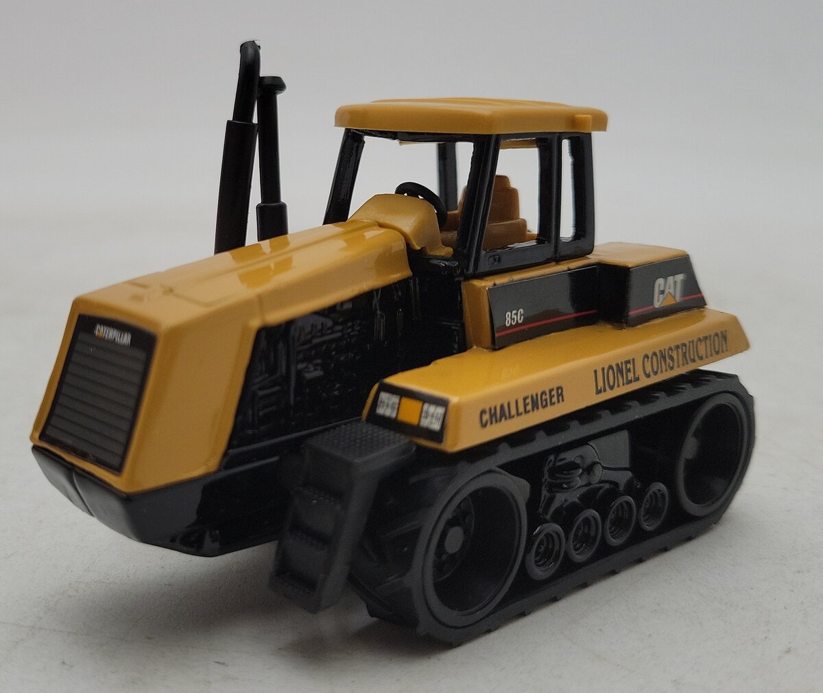 Lionel 6-16955 O Gauge Santa Fe Flatcar with Ertl Challenger EX/Box