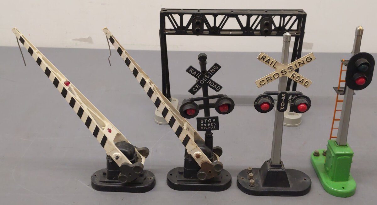 Lionel Vintage O Gauge Accessories: #153, 252, 450, 154, 45, 445, & 262 [7] VG
