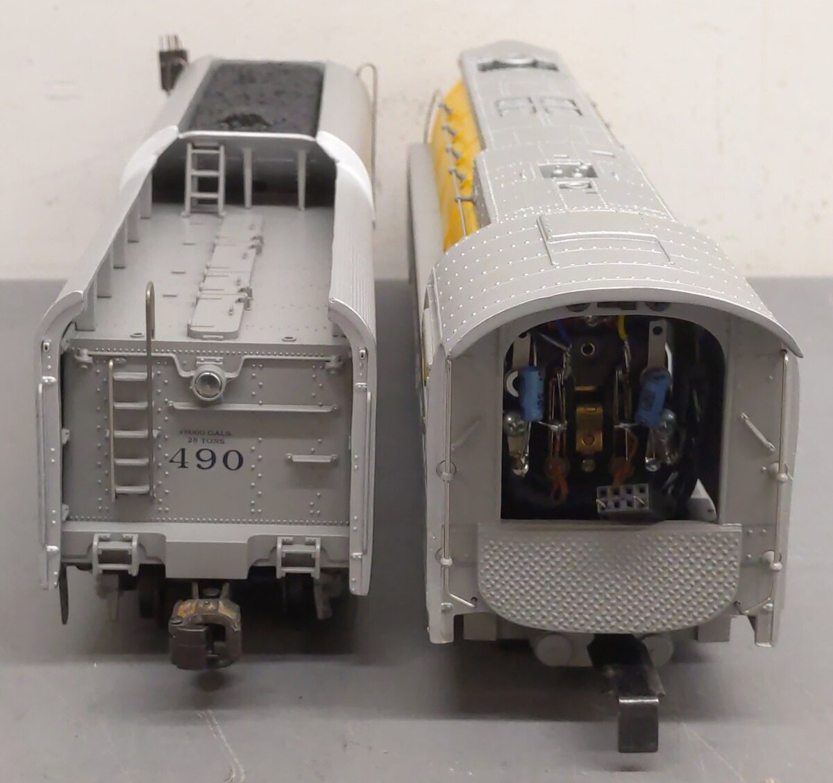 Lionel 6-18043 O Chesapeake & Ohio Streamlined Hudson & Tender #490 with RSII EX/Box