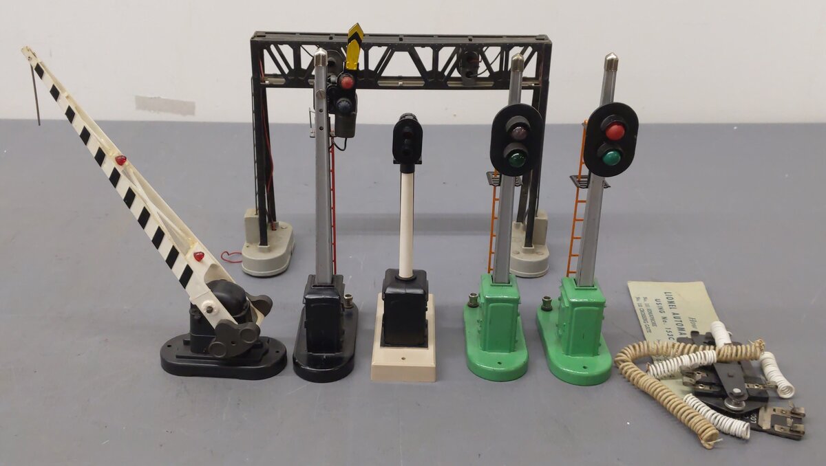 Lionel Vintage O Gauge Accessories: #395, 45, 253, 252, 153, 151, 450, & 153 [8] VG