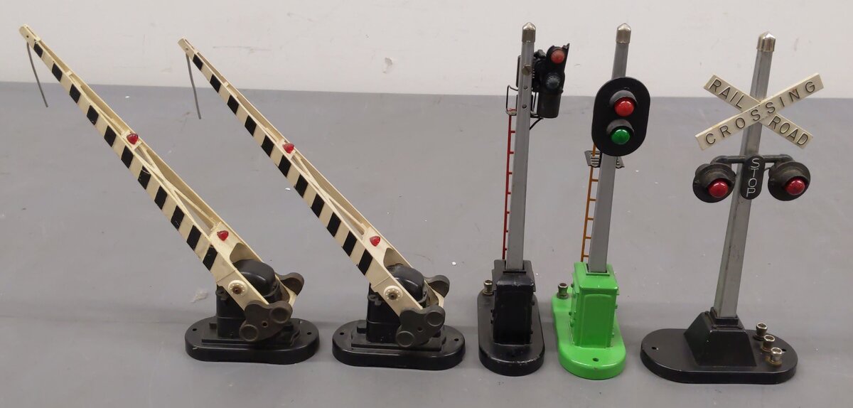 Lionel Vintage O Gauge Accessories: #395, 145, 252, 154, 252, 151, & 153 [7] VG