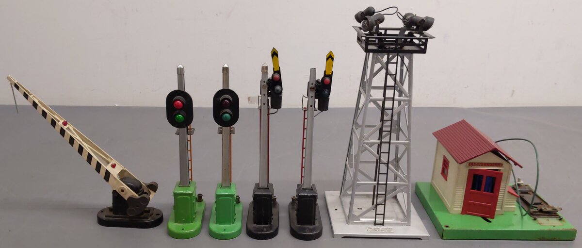 Lionel Vintage O Gauge Accessories: #12886, 151, 145, 153, 252, 153, & 151 [7] VG