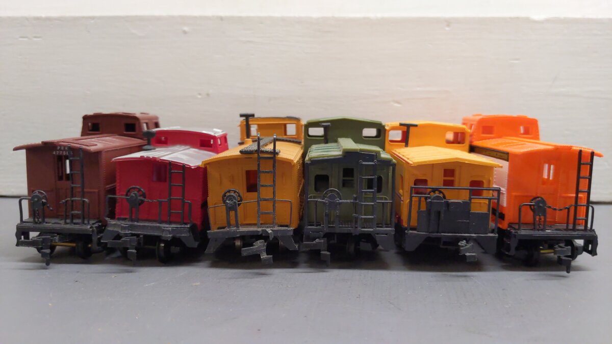 AHM, Life Like, & Mantua HO Scale Assorted Cabooses: 90262, 999850, 477504 [6] VG