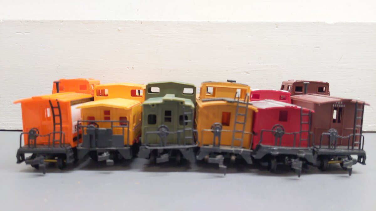 AHM, Life Like, & Mantua HO Scale Assorted Cabooses: 90262, 999850, 477504 [6] VG