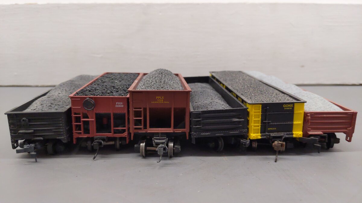 Revell & Other HO Scale Assorted Freight Cars: 130, 222640, 24309, 310018 [6] VG