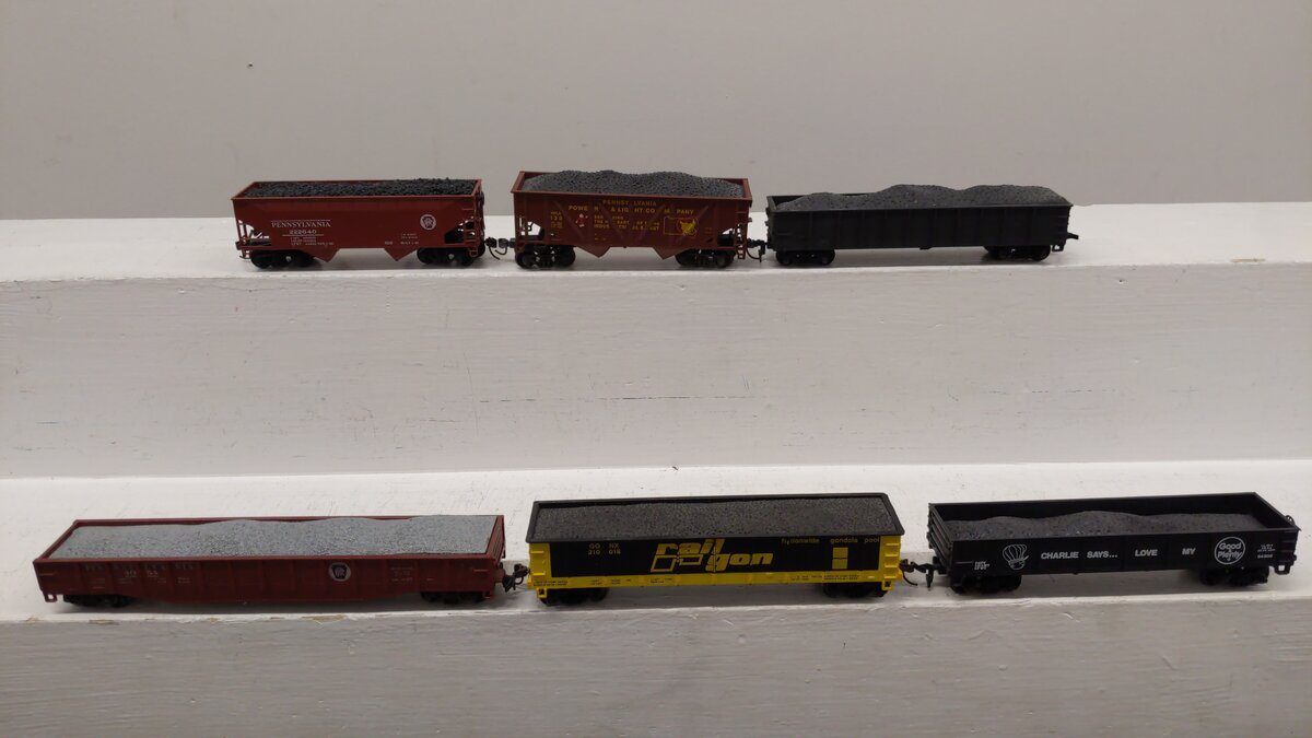 Revell & Other HO Scale Assorted Freight Cars: 130, 222640, 24309, 310018 [6] VG