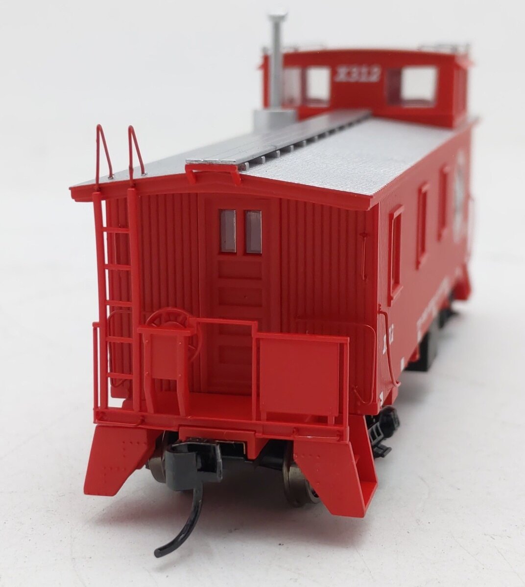 Walthers 932-7516 HO Scale Great Northern 30' Wood Sided Caboose #X312 LN/Box