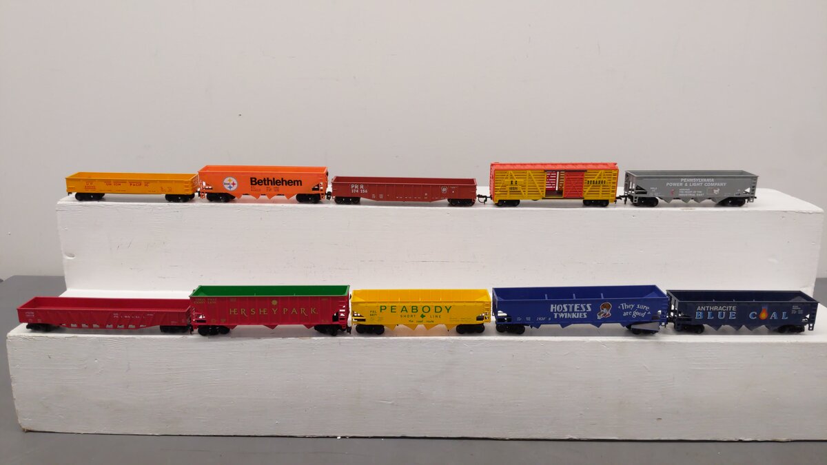 Tyco & Other HO Scale Assorted Freight Cars: 1993, 6671, 109300, 374256 [10] VG
