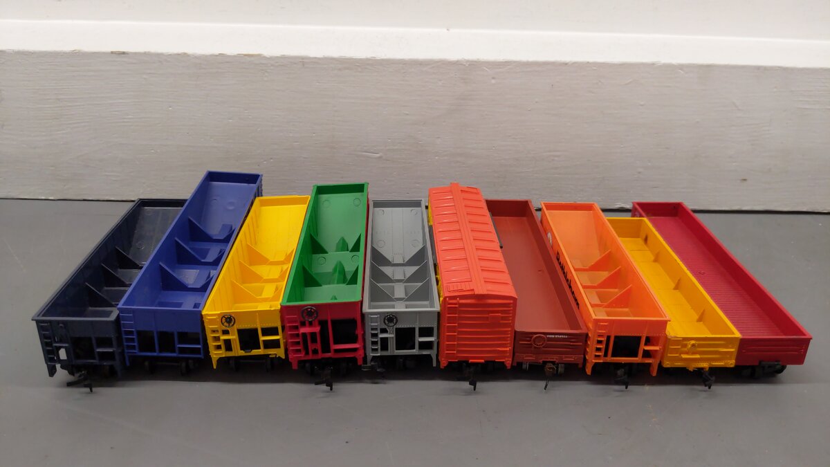 Tyco & Other HO Scale Assorted Freight Cars: 1993, 6671, 109300, 374256 [10] VG