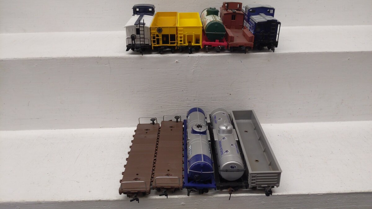 Marx & Other HO Scale Assorted Freight Cars: 985, 1990, 474200, 1998 [11] VG