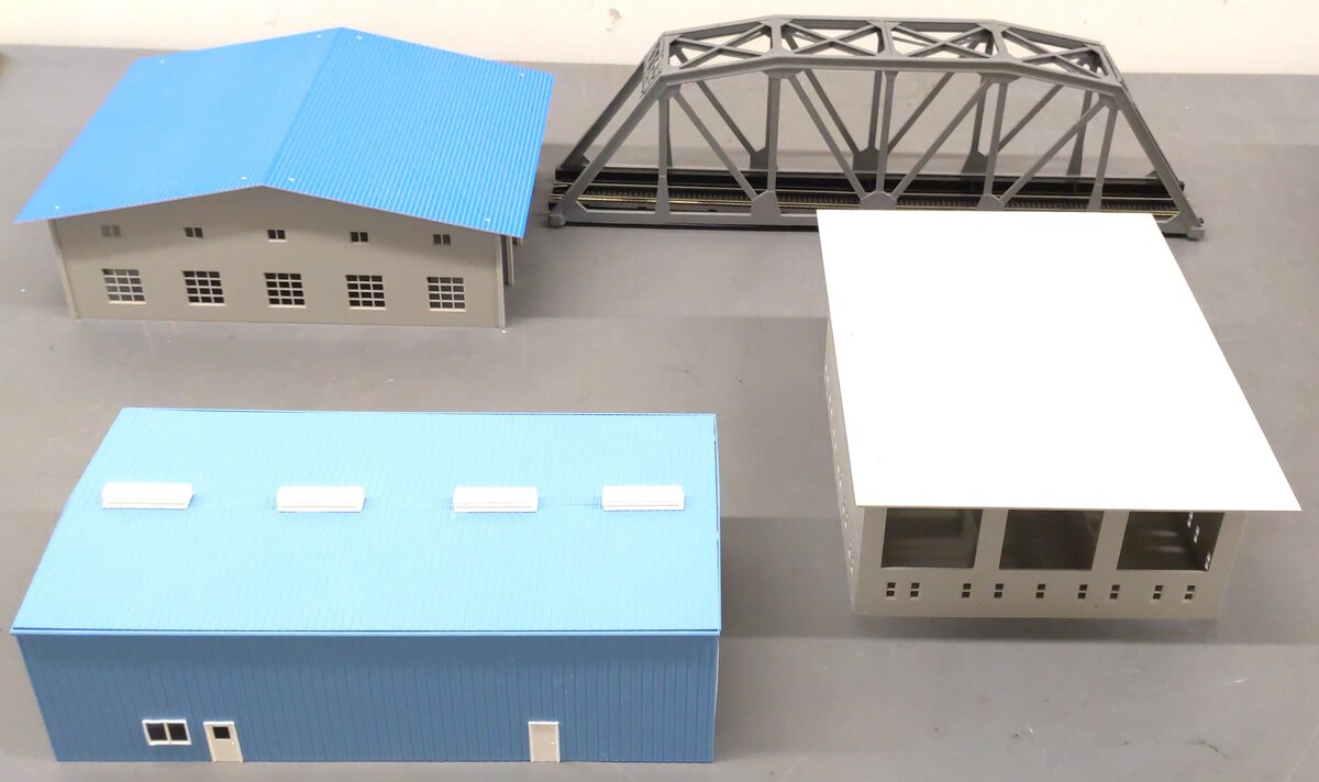 HO Assorted Buildings & Bridges: [4] LN