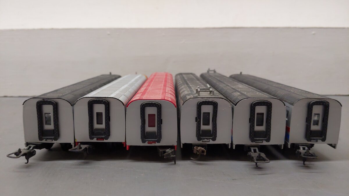 Playart & Others HO Scale Assorted Passenger Cars: [6] VG