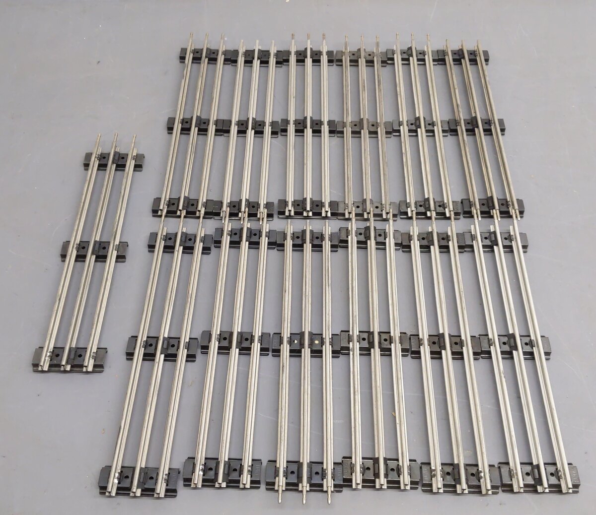 Lionel 65500 O Scale Vintage 10" Straight track [13] EX