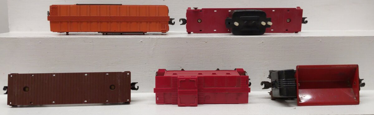 Lionel Vintage O Freight Cars: 348425, 6818, [5] VG