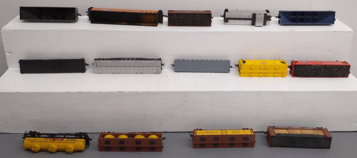 Athearn HO Assorted Freight Cars [14] VG